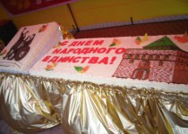 Накануне  Дня Народного Единства в городе наводили чистоту и угощали тортом