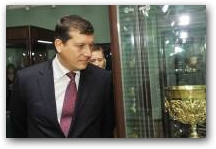   &raquo; Click to zoom ->