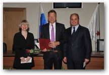   &raquo; Click to zoom ->