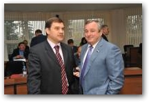   &raquo; Click to zoom ->