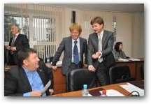   &raquo; Click to zoom ->