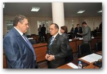   &raquo; Click to zoom ->