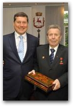   &raquo; Click to zoom ->