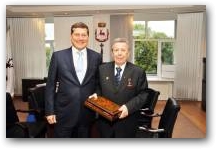   &raquo; Click to zoom ->