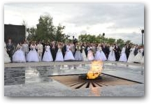   &raquo; Click to zoom ->