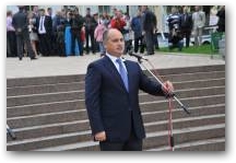   &raquo; Click to zoom ->