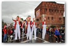   &raquo; Click to zoom ->