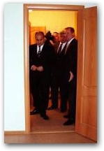   &raquo; Click to zoom ->