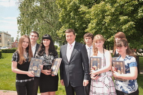 Умники и умницы - лучшие выпускники 2011 года -  получили Золотые медали в Кремле