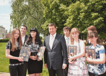 Умники и умницы - лучшие выпускники 2011 года -  получили Золотые медали в Кремле