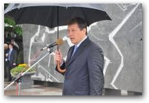   &raquo; Click to zoom ->