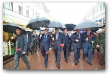   &raquo; Click to zoom ->