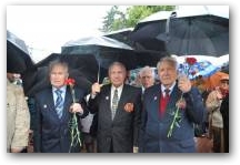   &raquo; Click to zoom ->