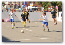   &raquo; Click to zoom ->