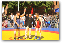   &raquo; Click to zoom ->