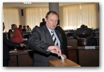   &raquo; Click to zoom ->