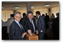   &raquo; Click to zoom ->