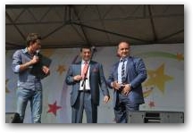   &raquo; Click to zoom ->