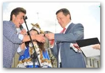   &raquo; Click to zoom ->