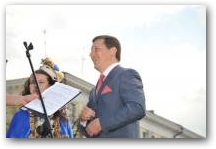   &raquo; Click to zoom ->