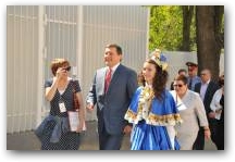   &raquo; Click to zoom ->