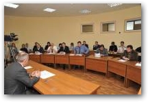   &raquo; Click to zoom ->