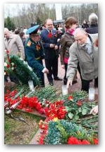   &raquo; Click to zoom ->