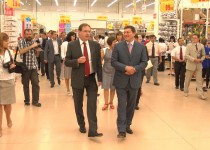 «Профессиональные торговые сети позволяют нашим производителям поддерживать стандарты качества и приятную для покупателей ценовую политику», - глава города Олег Сорокин.