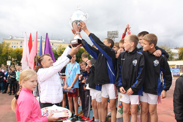 Под патронатом депутата В.Е. Пушкина в Автозаводском районе прошел «Праздник школьных эстафет»