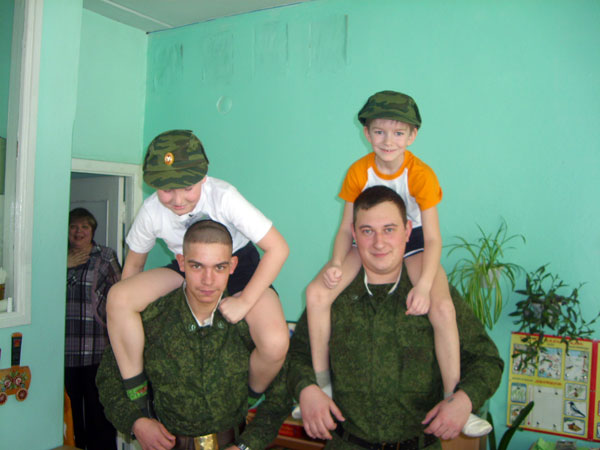 Дети узнали о службе в армии
