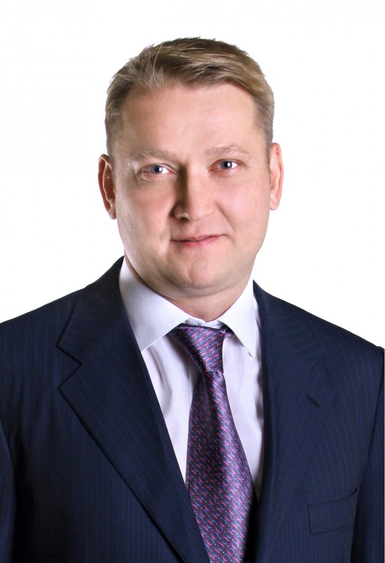 Депутат Р.А. Буланов поздравляет медработников с профессиональным праздником