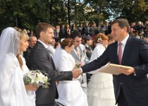 Олег Сорокин поздравит молодоженов с началом семейной жизни
