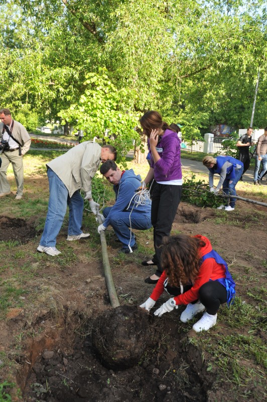 «Мы хотим обязать застройщиков в течение трех лет ухаживать за теми зелеными насаждениями, которые они высаживают вокруг объектов», - Олег Сорокин
