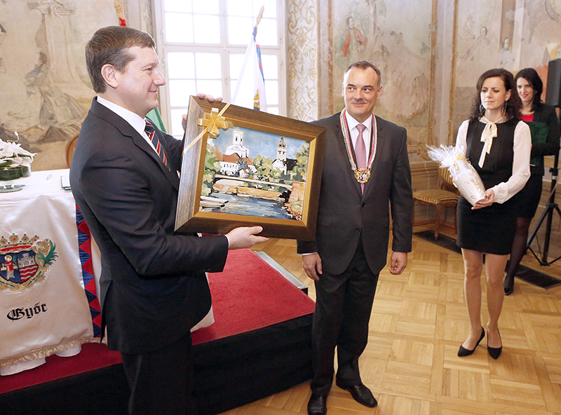 Какой город является городом побратимом нижнего новгорода. Города-побратимы нижнего новгорода. Города-побратимы. Нижний новгород побратим харьков. Презентация город нижний тагил.