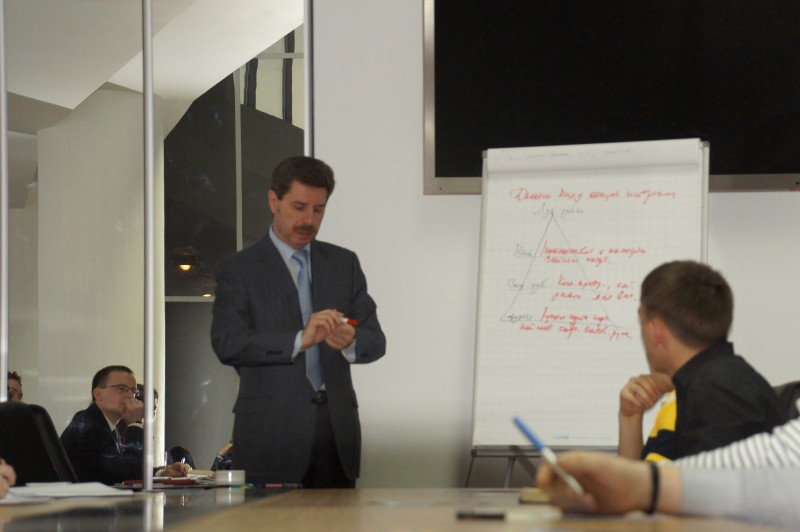 В Центре международной торговли заместитель главы города Д.П.Бирман провел мастер-класс по технологии взаимодействия с властными структурами