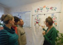 Выставка «Из бабушкиного сундучка» открылась в ТОС микрорайона «Горьковский»