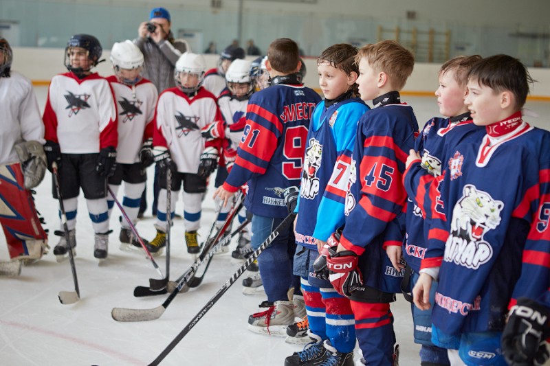 В яркой динамичной борьбе прошел турнир по хоккею с шайбой, организованный  Молодежной палатой при городской  Думе совместно с депутатом Р.А. Булановым