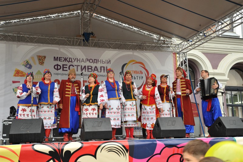 «Промыслы нужно обязательно показывать нашим детям, чтобы они знали не только игры в компьютер, но и что такое душу вкладывать в свой труд», - Олег Сорокин