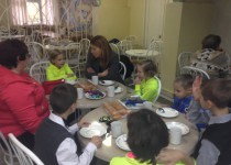 Заместитель главы города Е.И. Солонченко приняла участие в акции Сделаем мир светлее