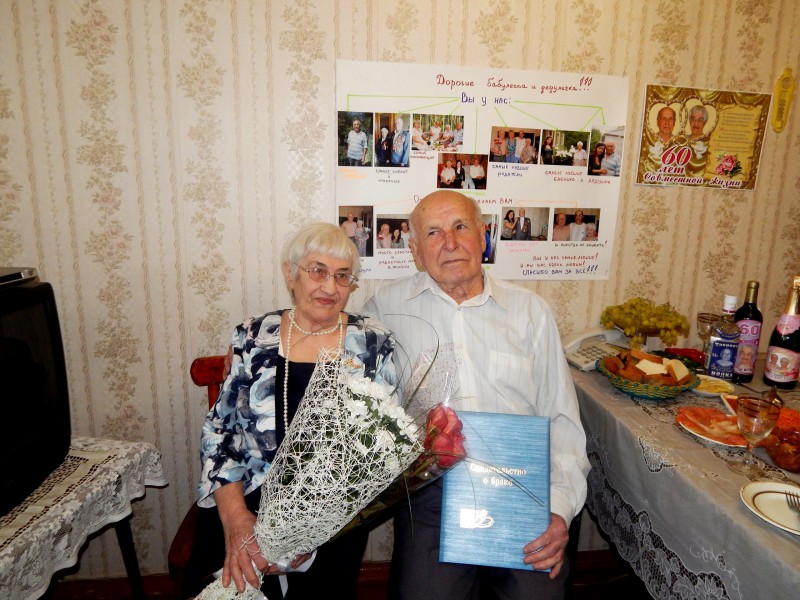 Депутат Н.М. Шумилков поздравил семью Тавровых с «бриллиантовой»  свадьбой