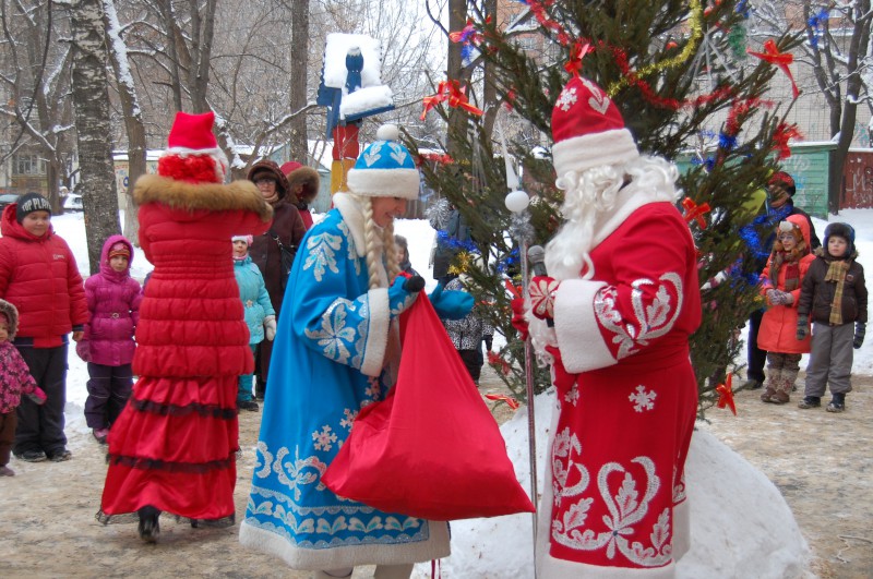 Депутат В.Е. Агафонов поздравил жителей микрорайона Горьковский с наступающим Новым годом, жители поблагодарили депутата за праздник!