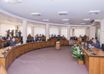 Водитель городского  троллейбуса получил поддержку комиссии по транспорту и связи