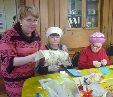 В ТОС квартала Энгельса и бульвара Юбилейный дружно праздновали Международный женский день