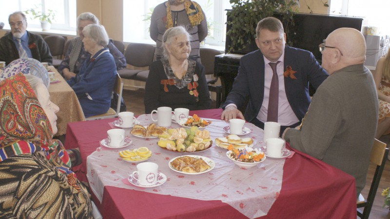 Депутат Роман Буланов вручил ветеранам медали к 70-летнему юбилею Великой Победы