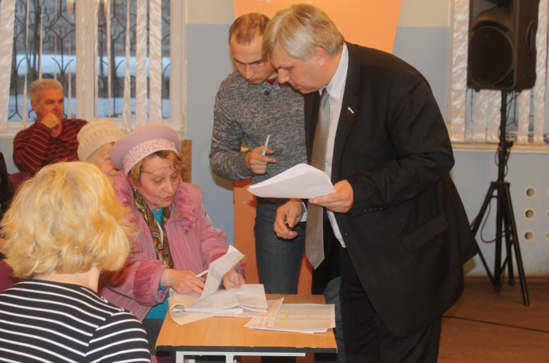 Депутат Николай Шумилков принял участие в отчётно-выборной конференции ТОС и ответил на вопросы жителей
