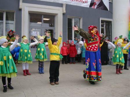 В ТОС микрорайона «Сортировочный» прошел первый фестиваль детского творчества «Апрельский смехопляс»
