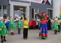 В ТОС микрорайона «Сортировочный» прошел первый фестиваль детского творчества «Апрельский смехопляс»