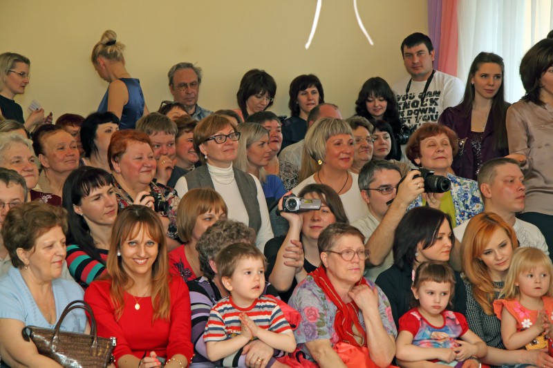 Депутат  Ольга  Балакина поздравила выпускников  детских садов микрорайона  Верхние Печеры