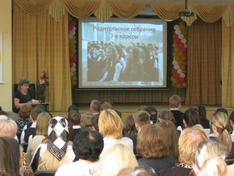 Алексей Гойхман вручил благодарности главы города Нижнего Новгорода лучшим родителям