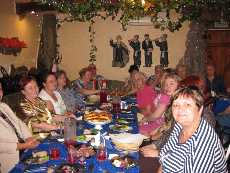 Депутат Алексей Гойхман поздравил ветеранов соцзащиты Канавинского района